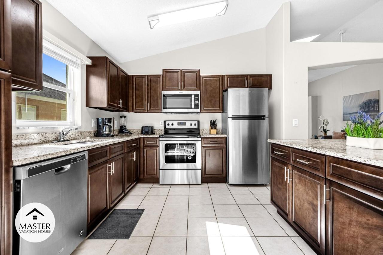 5 Bedrooms- 4 Bathrooms- Indian Creek 8056 Sd Orlando