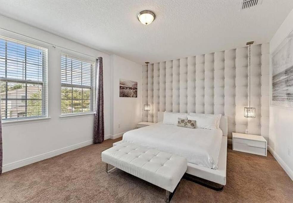 371 P Luxury Villa- New Listing