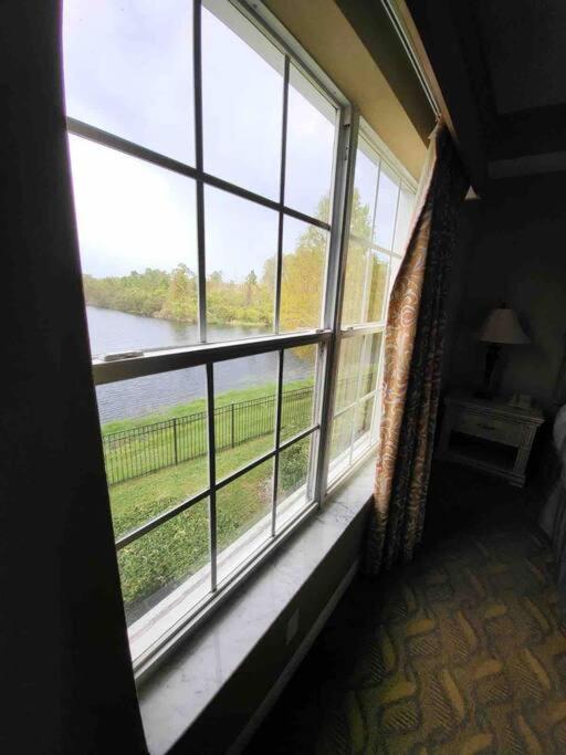 Furnished -than 10 Min From Major Parks! Apartment *