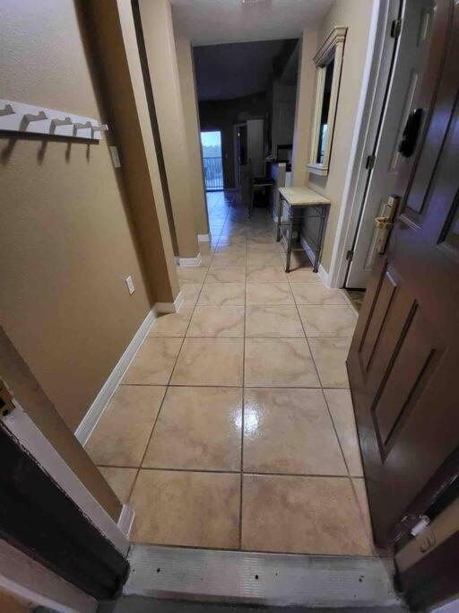 Furnished -than 10 Min From Major Parks! Apartment *