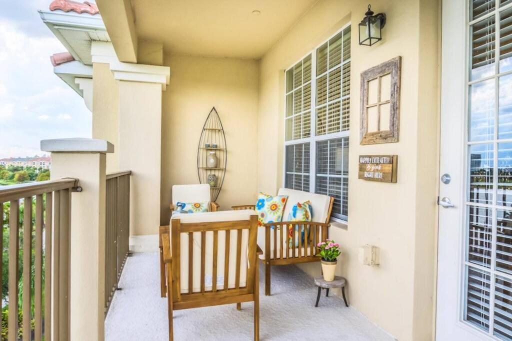 Stylish Vista Cay Lakeview Elegance Near Theme Parks, And Walk To The Convention Center