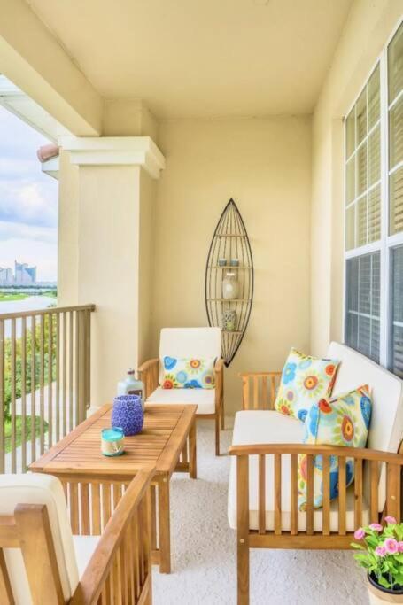 Stylish Vista Cay Lakeview Elegance Near Theme Parks, And Walk To The Convention Center