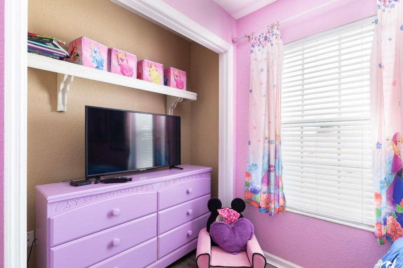 Windsor Hills Resort! 2 Miles To Disney! 6 Bedroom With Private Pool & Spa Holiday home *