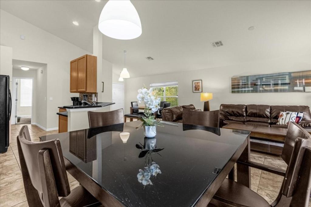 4 Bedrooms - 3 Bathrooms - Veranda Palms 2603 Sc