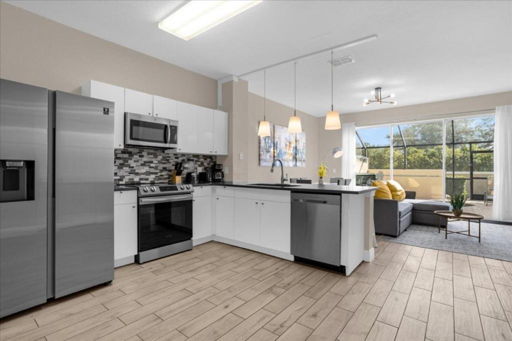 3 Bedrooms - 3 Bathrooms - Windsor Hills 7662 Sr