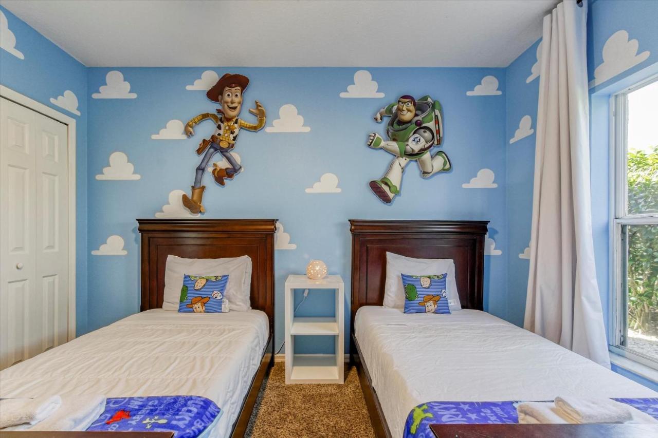 Themed Retreat Near - Pool, Spa, Pet Friendly Orlando