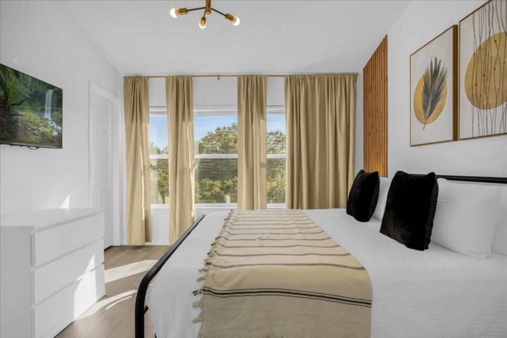 3 Bedrooms - 3 Bathrooms - Windsor Hills 7662 Sr Orlando