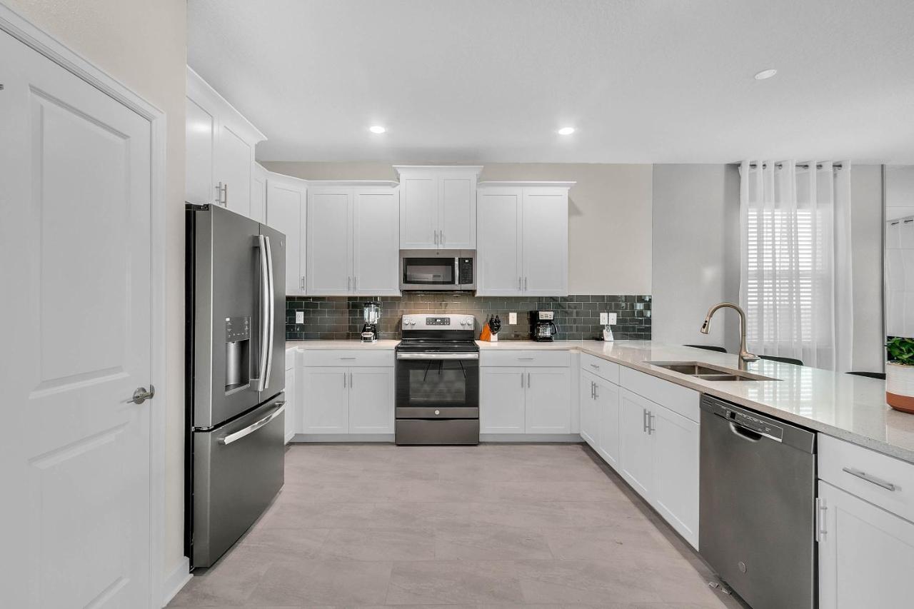 9 Bedrooms - 5 Bathrooms - Champions Gate 8824 Cb *