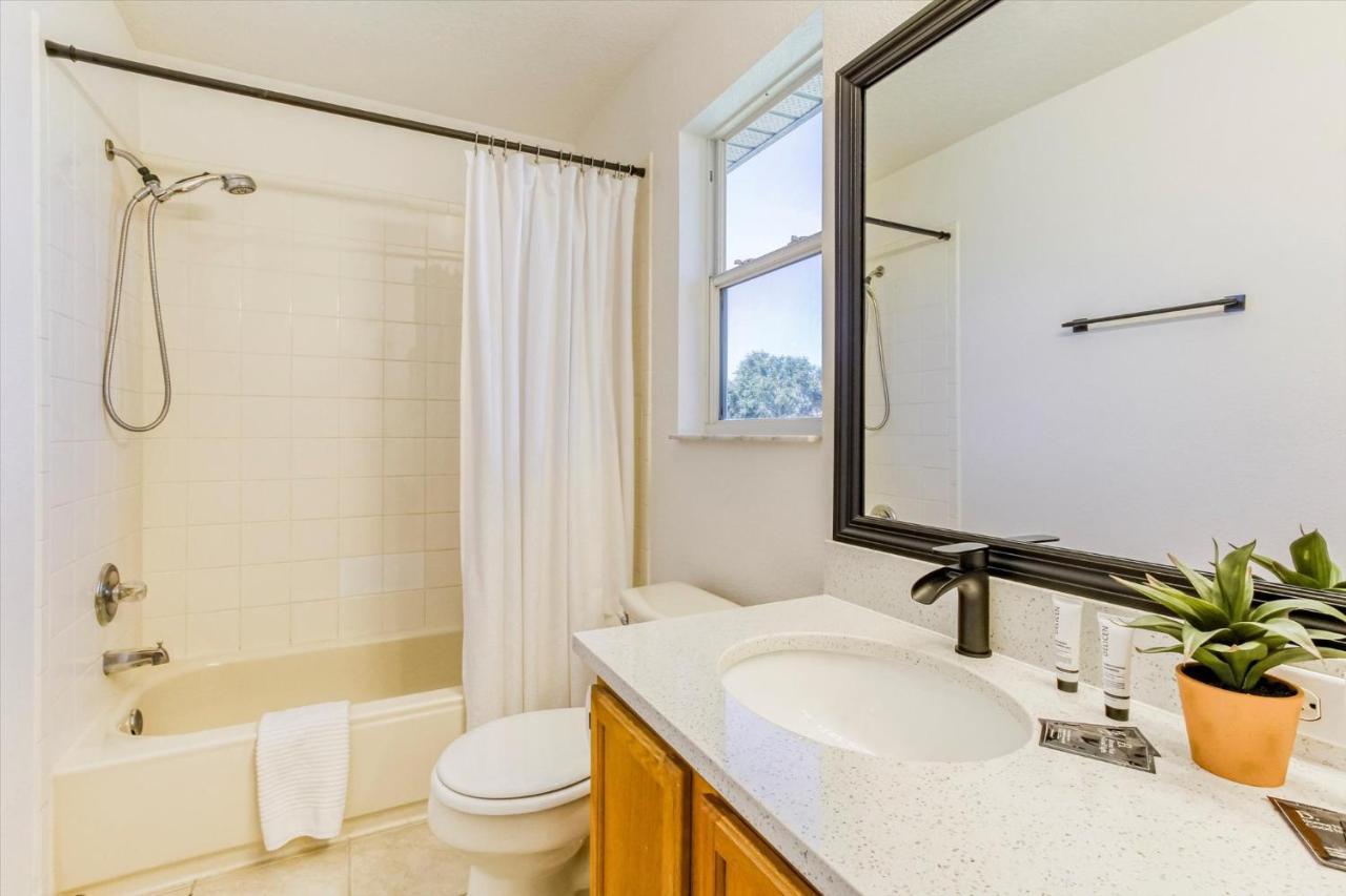 Themed Retreat Near - Pool, Spa, Pet Friendly