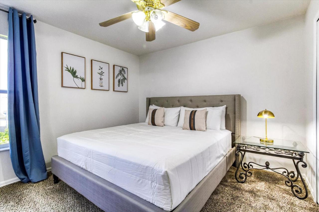 Themed Retreat Near - Pool, Spa, Pet Friendly Orlando