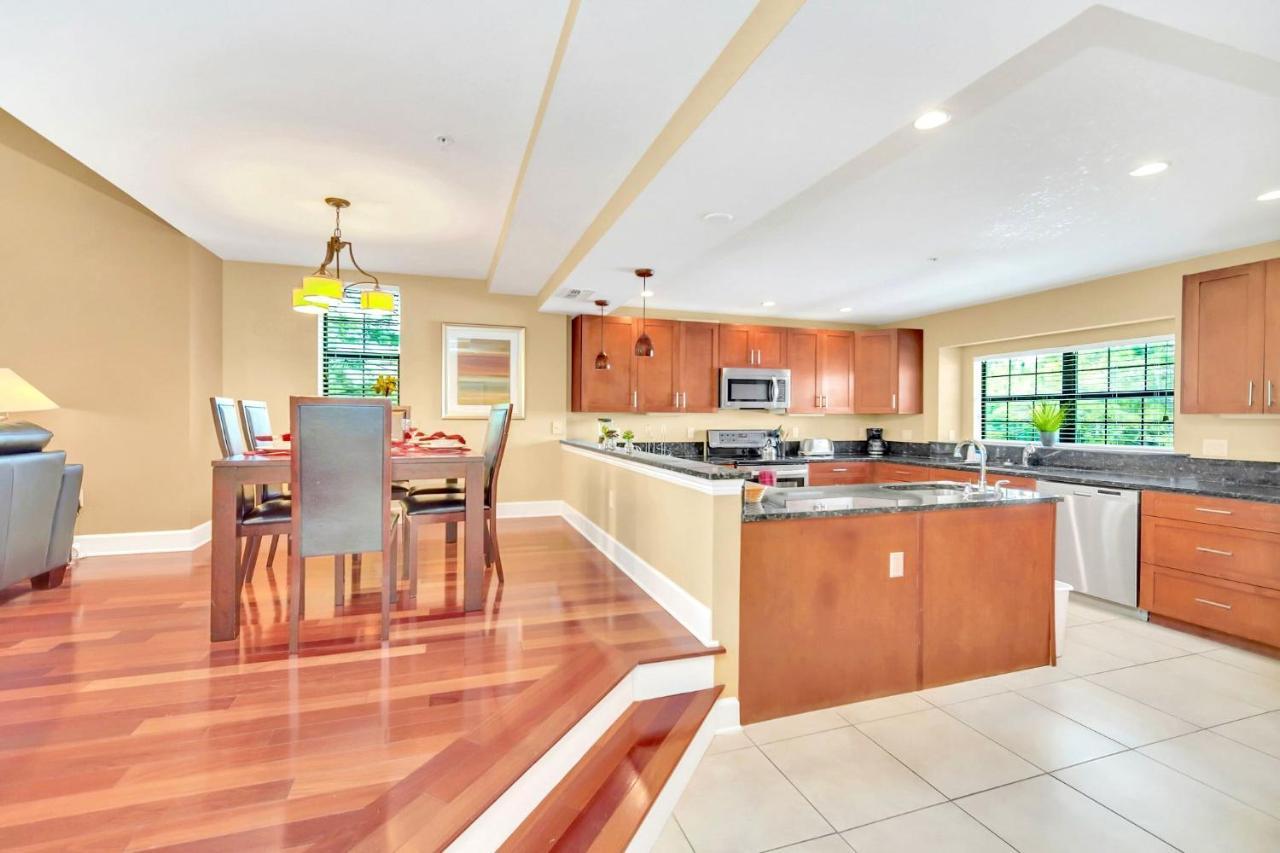 Bright 4br Townhome W Access - Near Apartment *