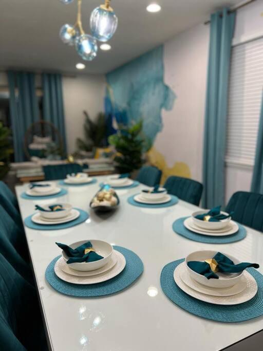 November Deal! Tiki Tropical Oasis & Mini Golf Villa Orlando