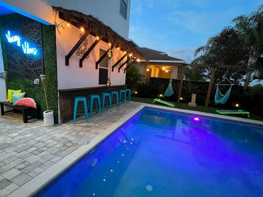 November Deal! Tiki Tropical Oasis & Mini Golf Villa Orlando