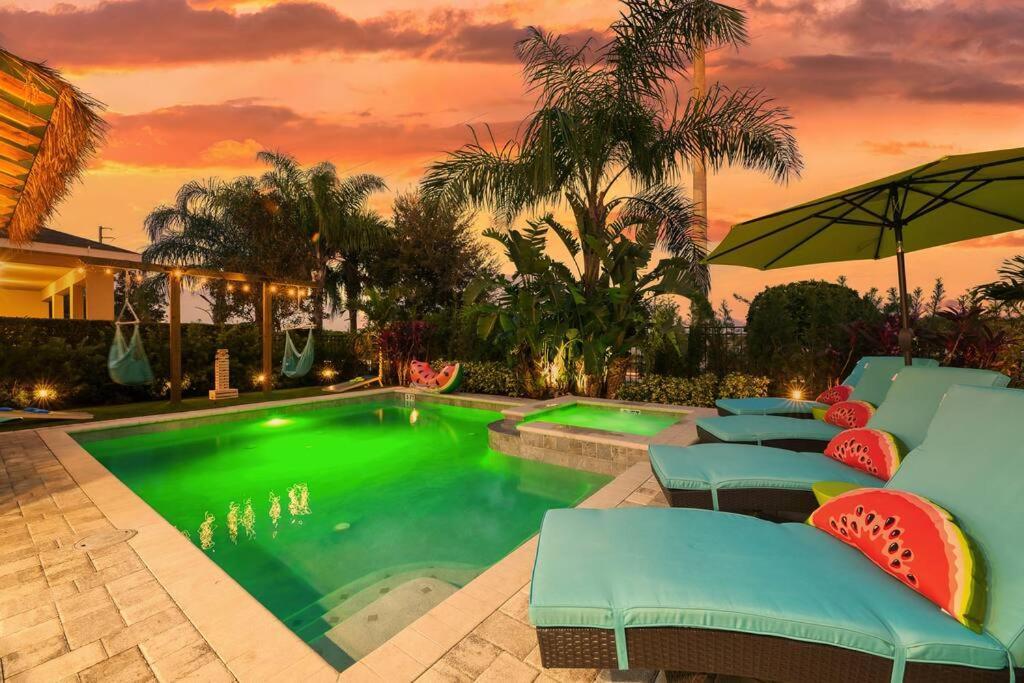 November Deal! Tiki Tropical Oasis & Mini Golf Villa *