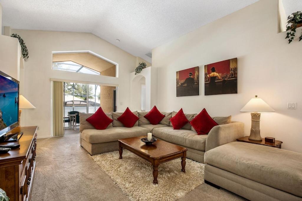 #253-modern 4 Bed With Own Private Pool Close To *
