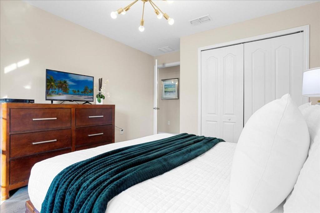 4 Bedrooms - 3 Bathrooms - Paradise Palms 8974 Mp