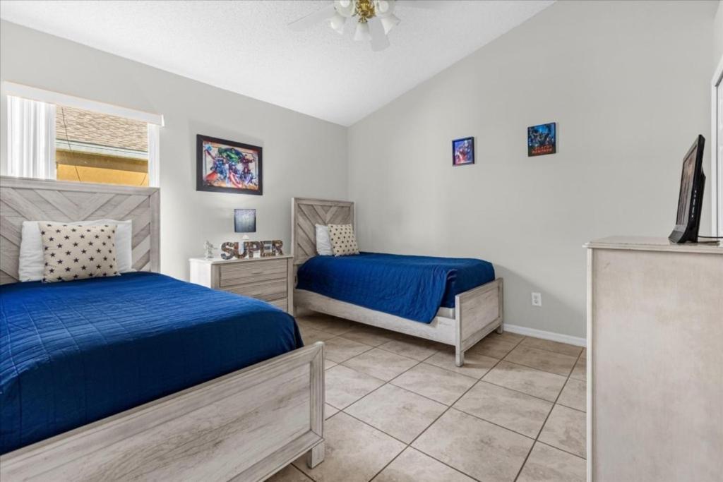 5 Bedrooms- 4 Bathrooms- Indian Creek 8056 Sd * Orlando