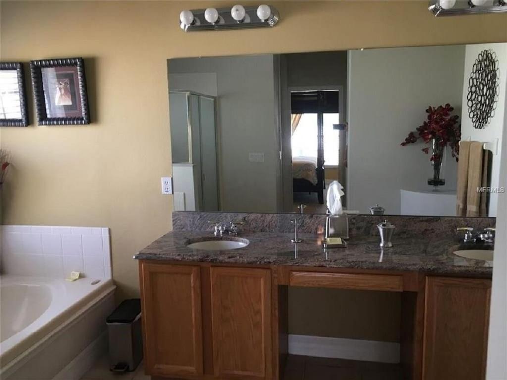 #472-stunning 5 Bed With Private South Facing Deck And Pool Orlando
