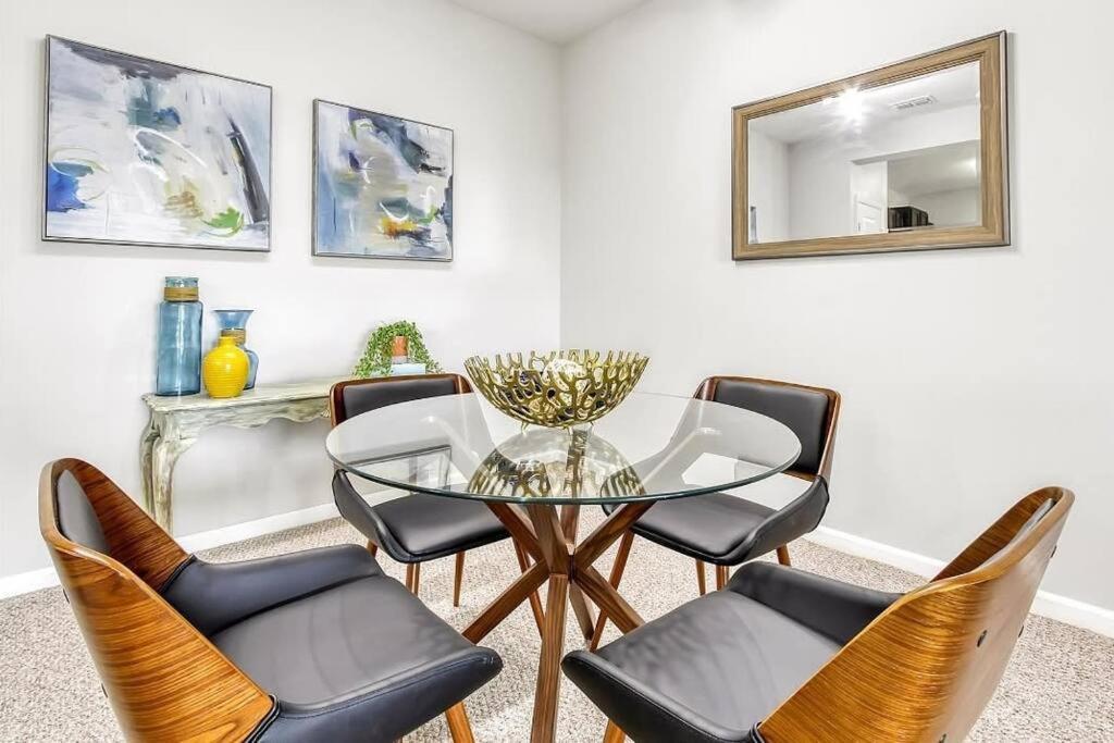 1-bedroom, Nice, Cozy With A King Bed! Apartment