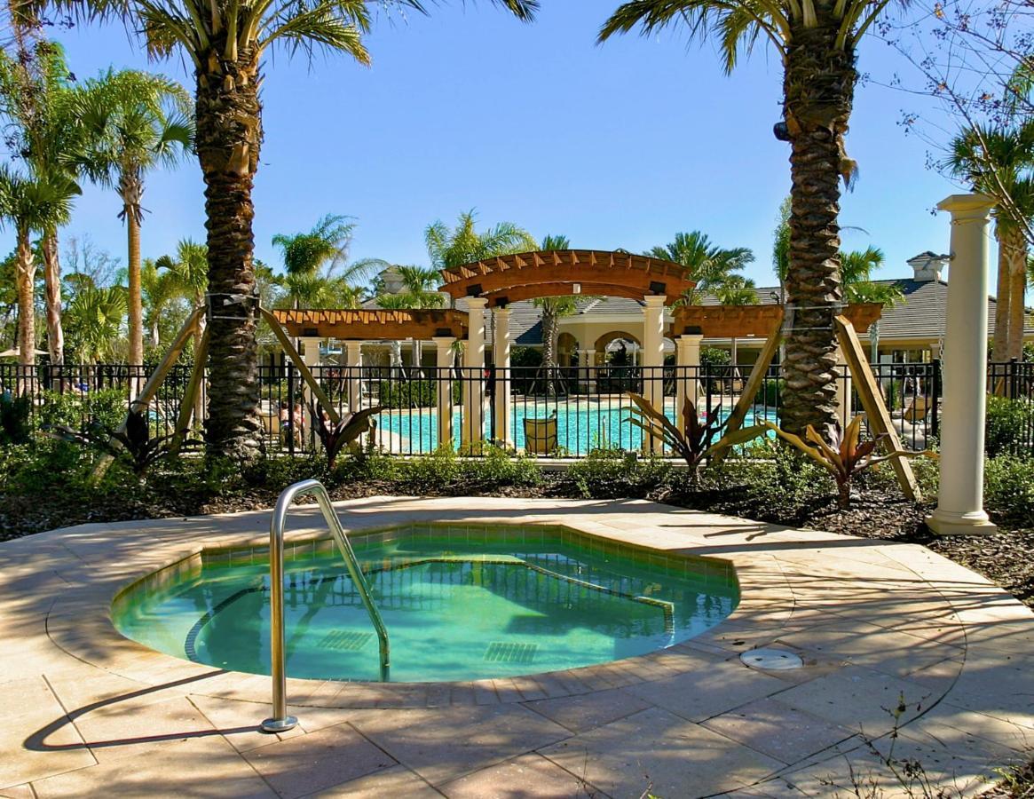 Apartment Enchanting - 2 Miles To - 203 Orlando