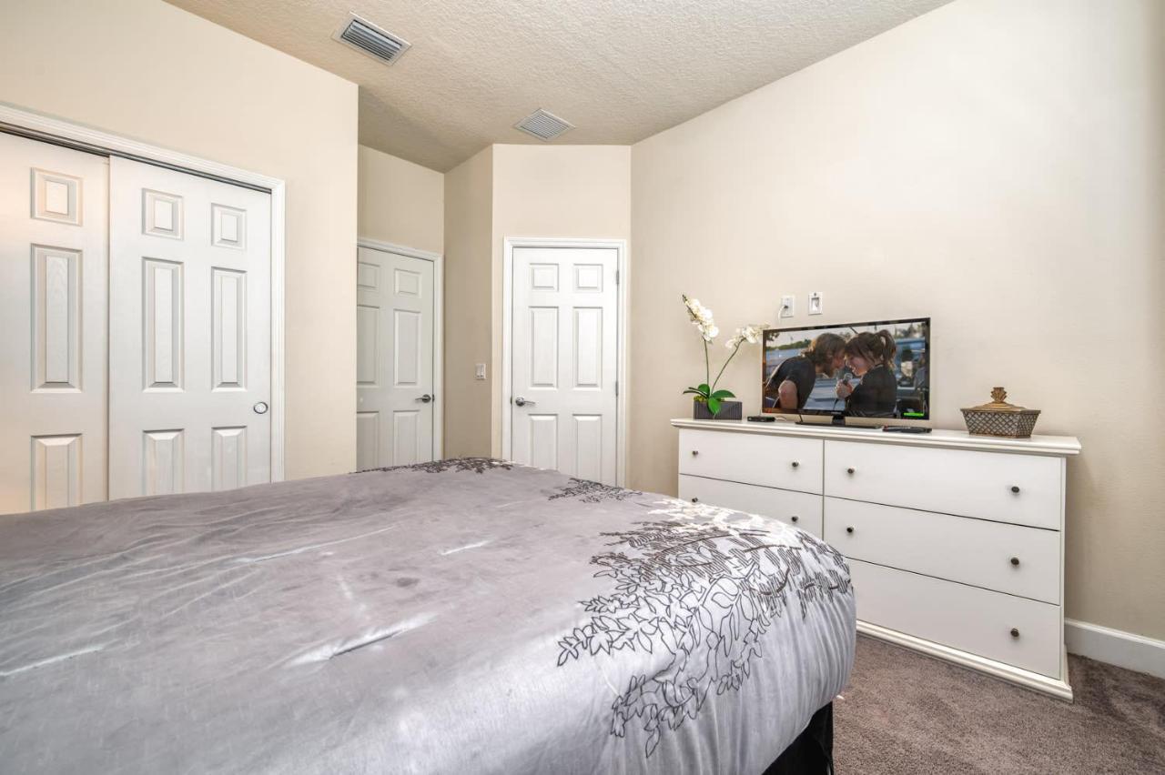 Amazing With Private Pool Near