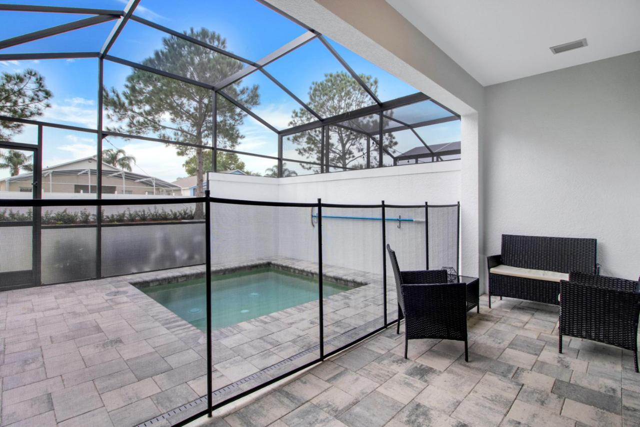 Modern Townhouse Near With Heated Pool Holiday home