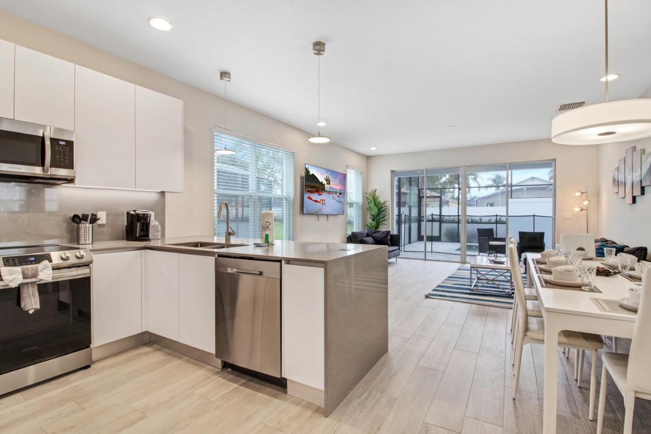 Modern Townhouse Near With Heated Pool Orlando