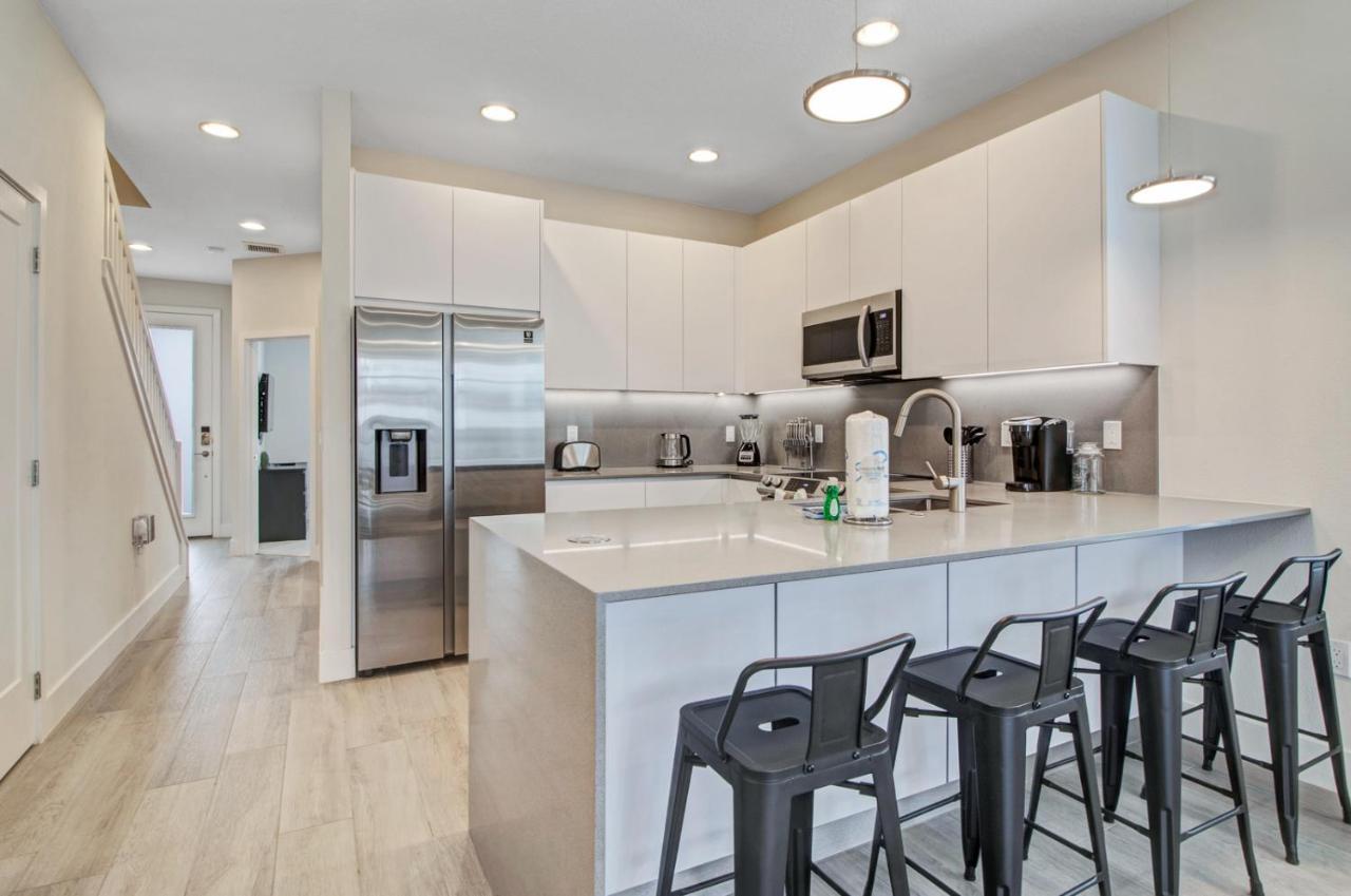 Modern Townhouse Near With Heated Pool Orlando