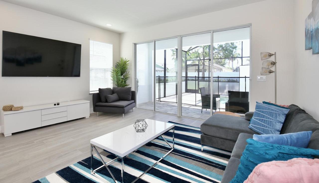 Modern Townhouse Near With Heated Pool Orlando