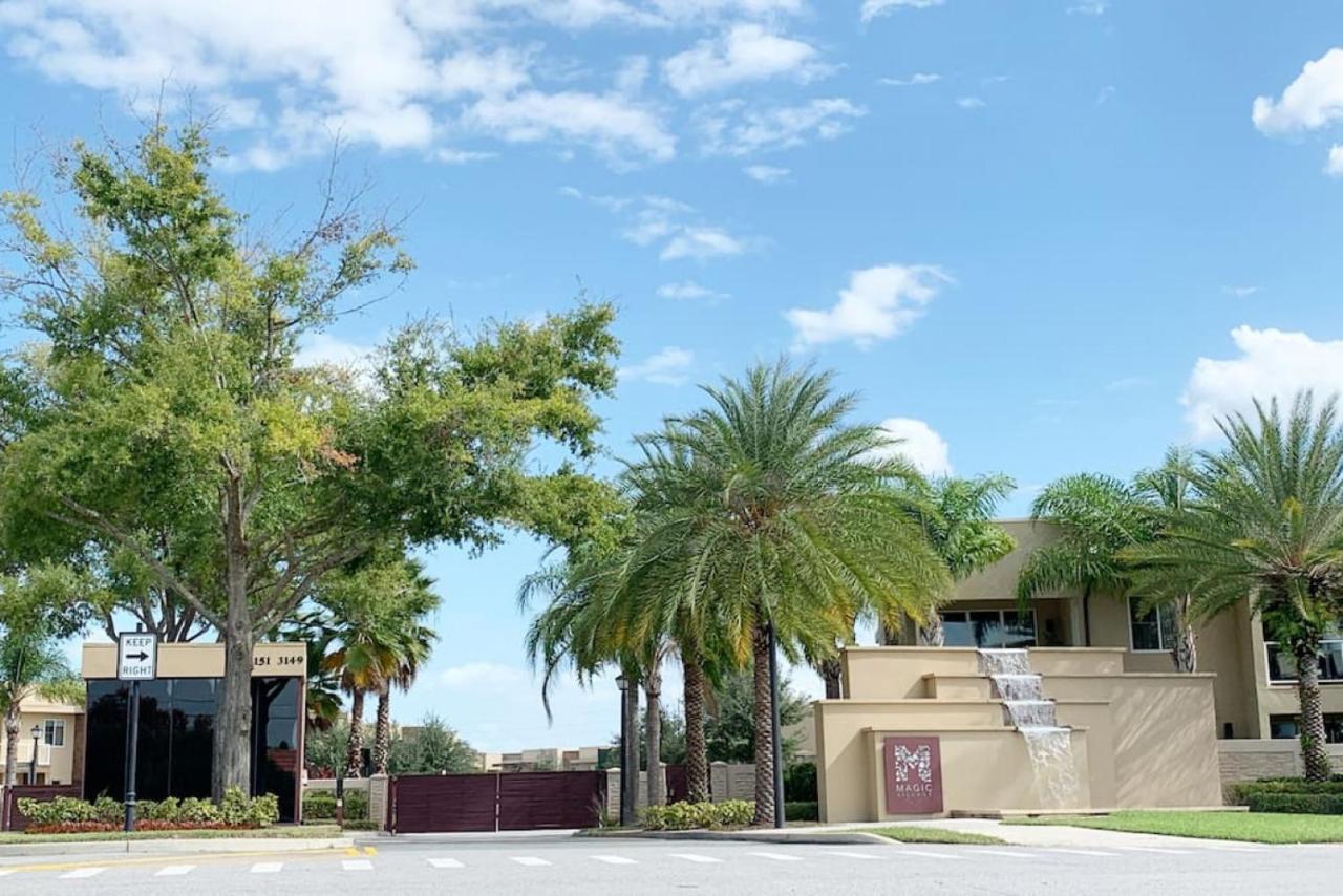 Luxury Townhouse Located Next To Holiday home