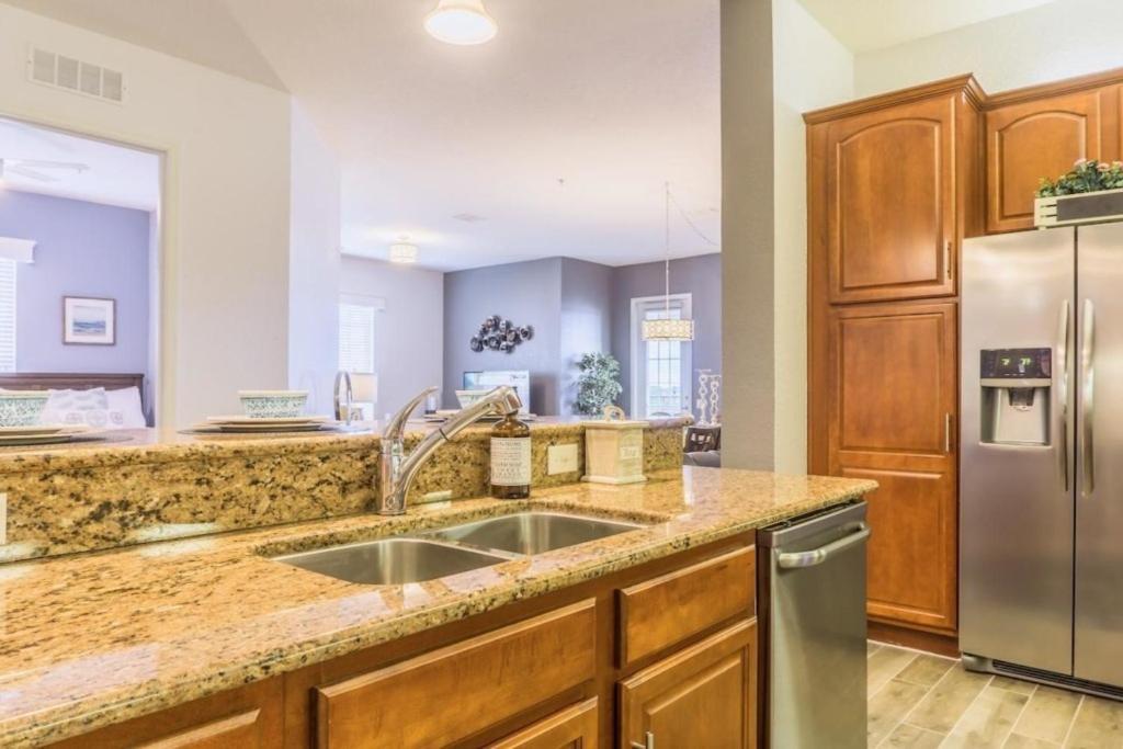 Lakeview Penthouse Elegance *