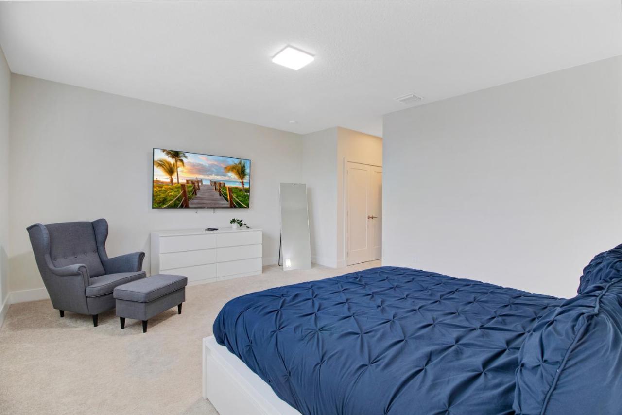 Holiday home Modern Townhouse Near With Heated Pool *
