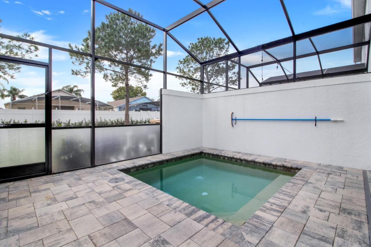 Modern Townhouse Near With Heated Pool Orlando