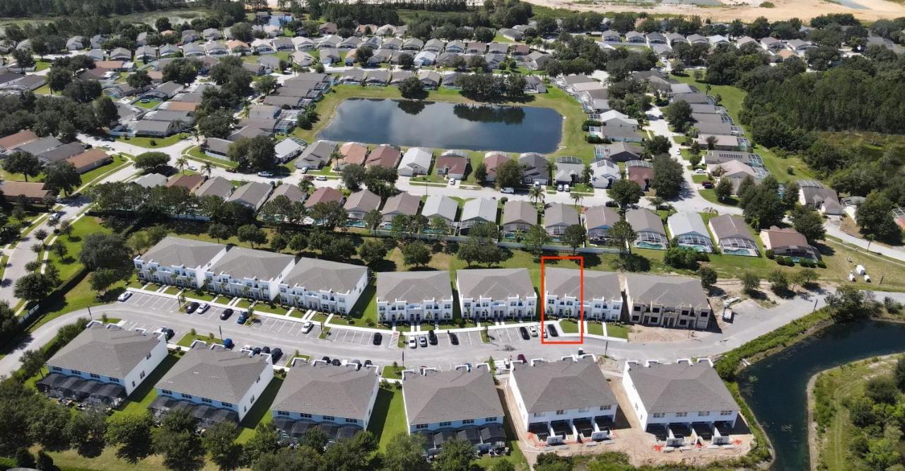 Modern Townhouse Near With Heated Pool Holiday home Orlando