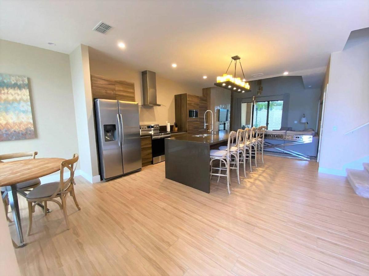 3081 Magic Village 4suites Jacuzzi Near 192 8 Min Holiday home *