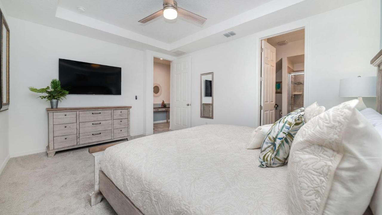 8972 Amelia Downs *