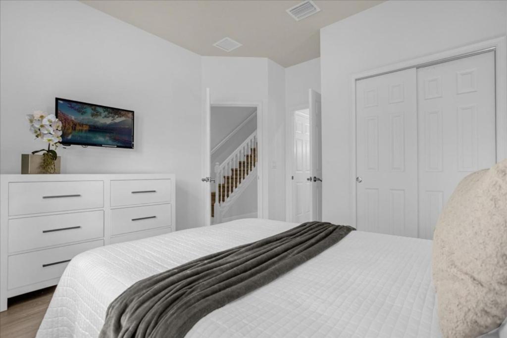 3 Bedrooms - 3 Bathroom The Retreat 1523 Rc