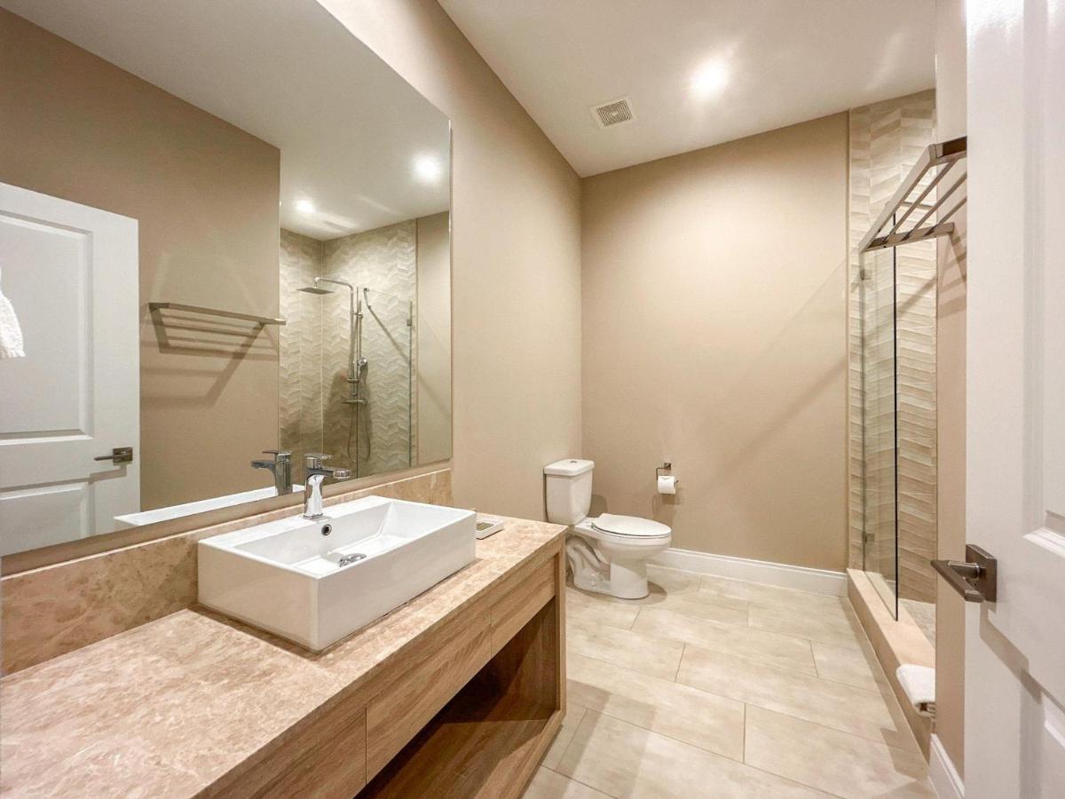 Luxury And Relaxation Just 1 Mile From Disney Holiday home Orlando