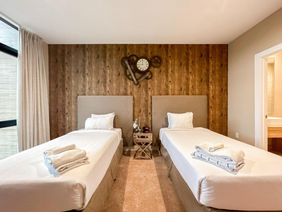 Luxury And Relaxation Just 1 Mile From Disney Orlando