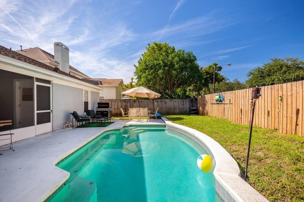 Pool House - *