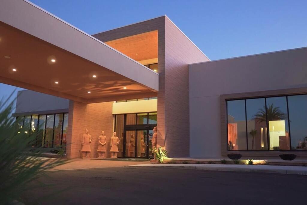 Beautiful Home W 3 En Suites & Breathtaking View