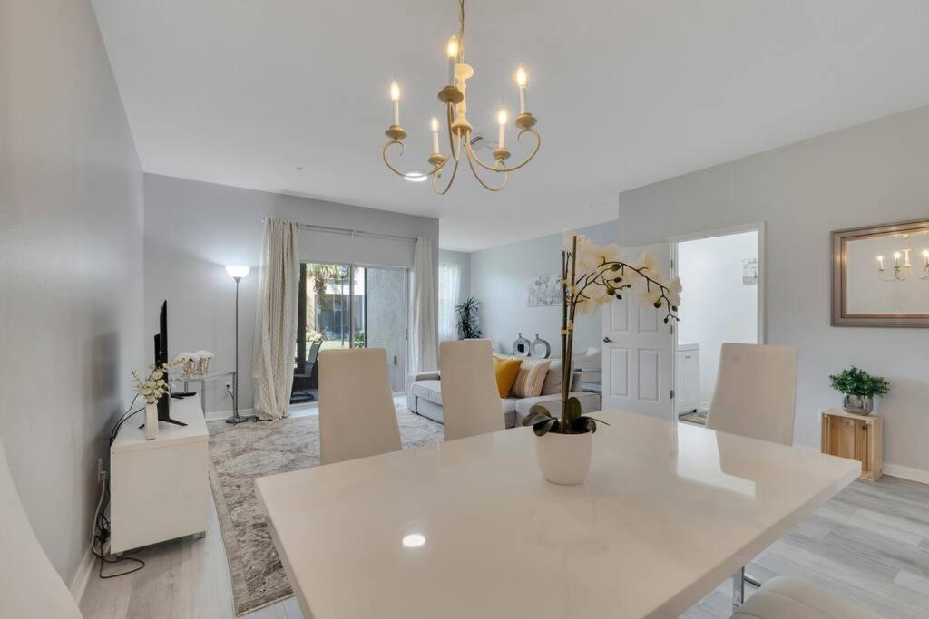 Apartment Pool, Family-friendly - World Class, Modern Orlando