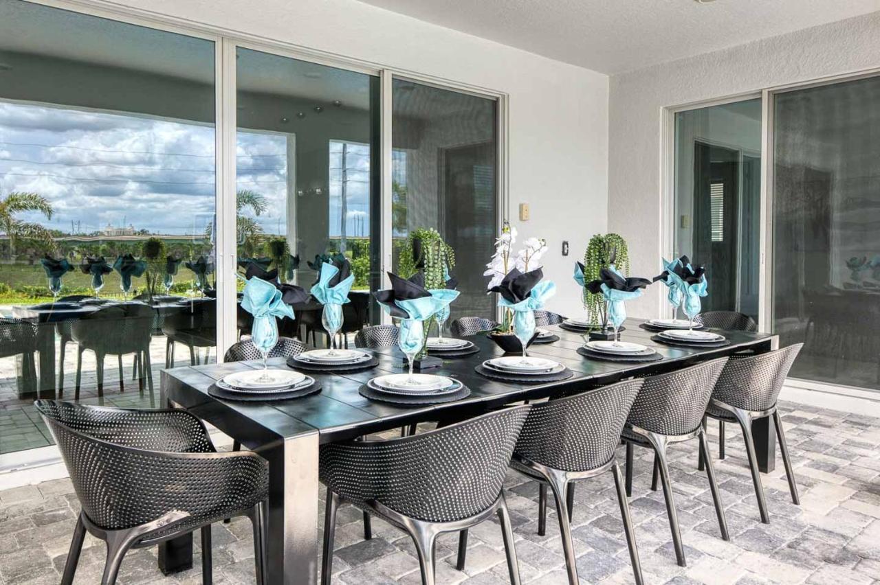 Villa Stunning 11br Near - Private Pool & Spa, Cinema, Game Room! Orlando