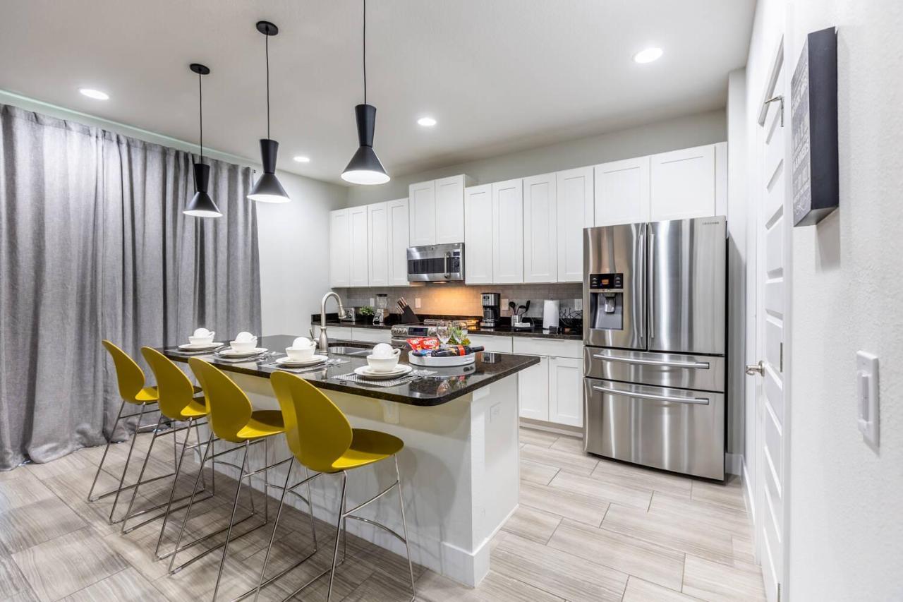 Comfy Modern House W Pool Perfect Location *