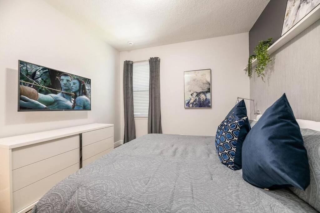 Stunning 11br Near - Private Pool & Spa, Cinema, Game Room! Villa