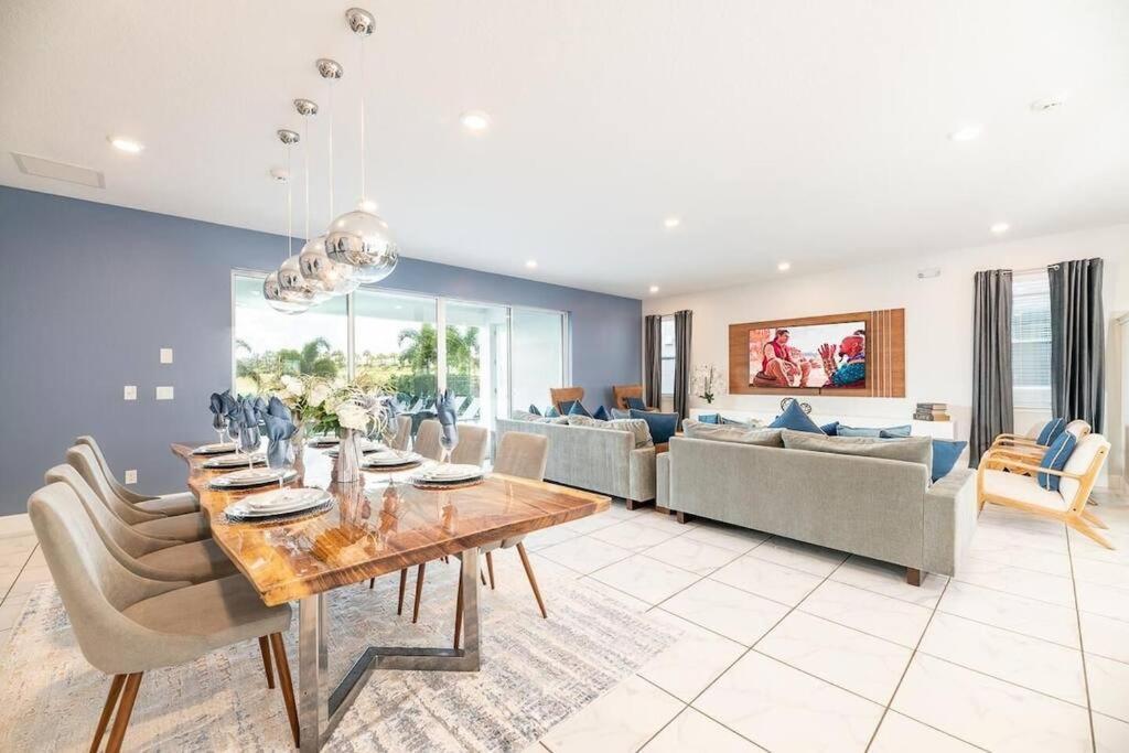 Villa Stunning 11br Near - Private Pool & Spa, Cinema, Game Room! *