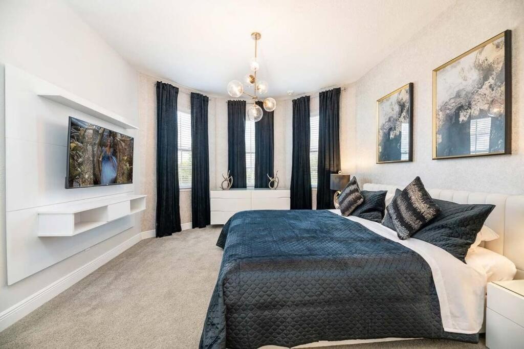 Stunning 11br Near - Private Pool & Spa, Cinema, Game Room!