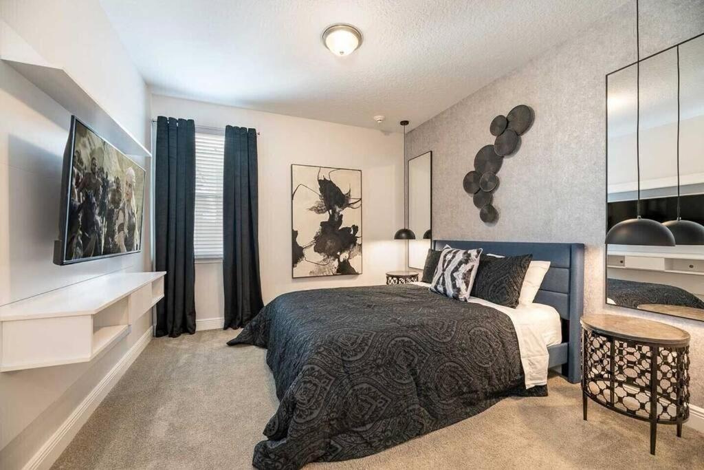 Villa Stunning 11br Near - Private Pool & Spa, Cinema, Game Room! Orlando