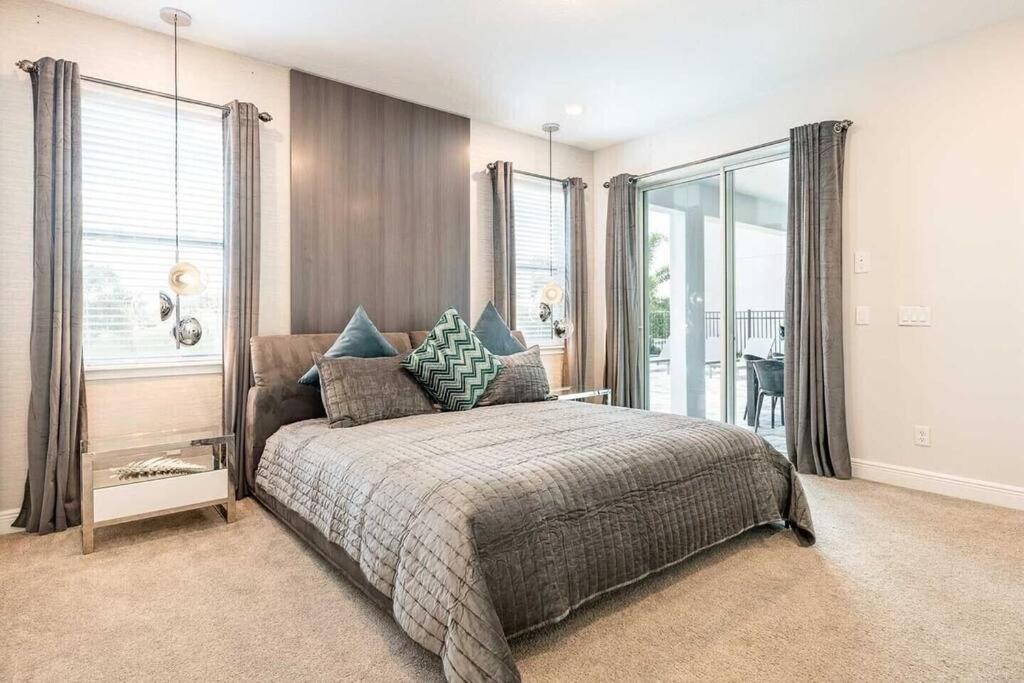 Villa Stunning 11br Near - Private Pool & Spa, Cinema, Game Room!