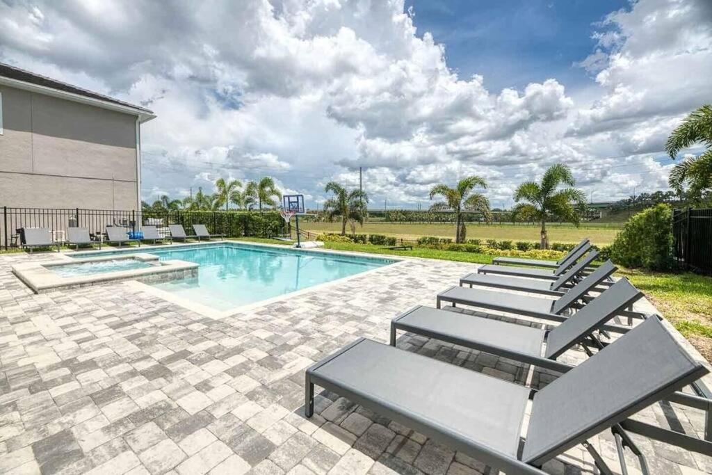 Villa Stunning 11br Near - Private Pool & Spa, Cinema, Game Room! Orlando